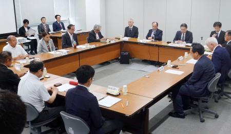 　イオンモール熊本の爆発事故を検証する事故調査委の初会合＝３日午後、経産省
