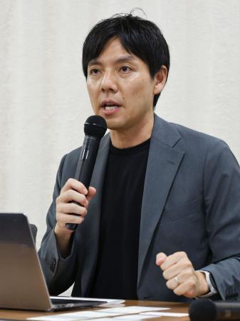 　「ＮＨＲＩ設立推進ネットワーク」結成の記者会見で話す事務局長の山本悠一弁護士＝１０日午後、東京都内