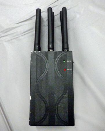　押収されたＧＰＳの電波を妨害する装置「ＧＰＳジャマー」（大阪府警提供）