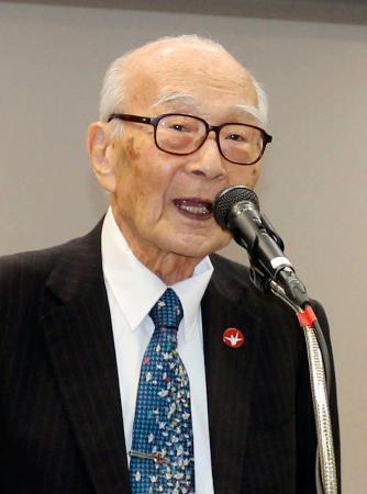 　記念式典であいさつする、被団協代表委員の田中熙巳さん＝７日午後、東京都千代田区