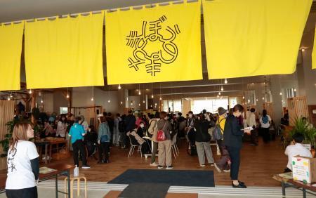 　オープンした複合型福祉施設「希望のまち」の１階部分＝３１日午前、北九州市小倉北区