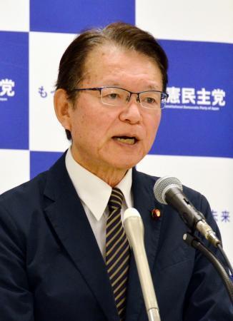 　記者会見する立憲民主党の長妻政調会長＝２２日、国会