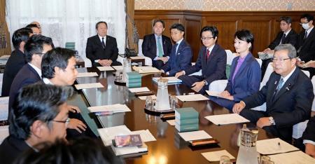 臨時国会２８日召集を伝達　政府、補正巡り与野党論戦