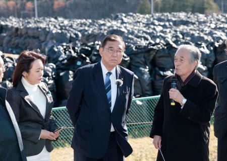 首相、福島の被災地視察　除染土処分へ状況確認