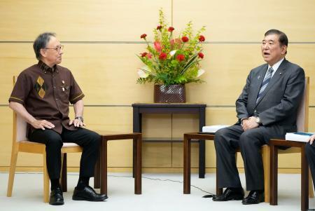 首相、沖縄知事に謝罪　西田氏のひめゆり発言念頭