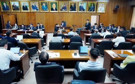 夫婦別姓、実質審議が始まる　法案提出３野党へ質疑