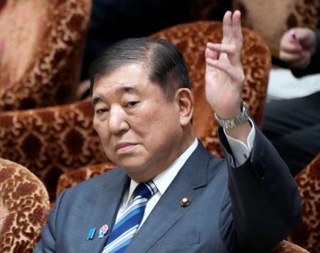 夫婦別姓の党議拘束外しに慎重　首相、臓器移植と趣異なる