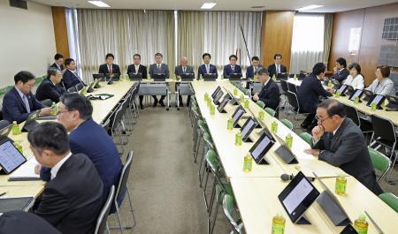 自民「議員定数削減、早く結論」　制度改革へ初会合、慎重論も