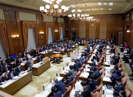 定数１割減「納得得られる規模」　首相、参院予算委