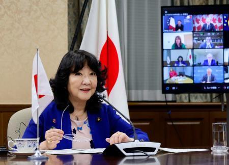 　オンライン形式のＧ７財務相会合に参加する片山財務相＝１９日夜、財務省（同省提供）