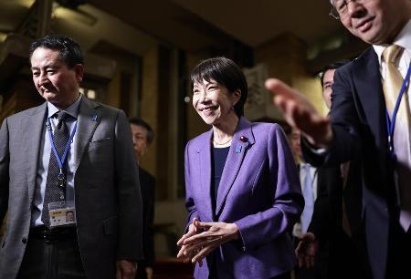 首相「国旗損壊罪」創設に意欲　表現の自由抵触に懸念、慎重論も