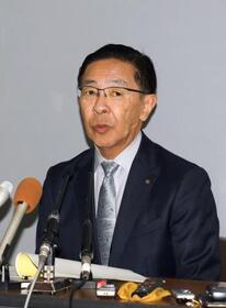 　記者会見で京都府知事選への立候補を正式表明した西脇隆俊知事＝１０日午前、京都市上京区