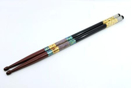 　韓国の李在明大統領が高市首相に贈ったドラムのスティック（大統領府提供・共同）