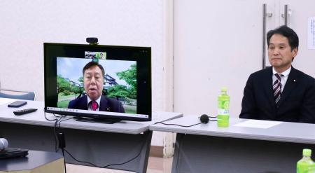 　立憲民主党佐賀県連の会合に、オンラインで出席した原口一博衆院議員＝１８日午後、佐賀県小城市