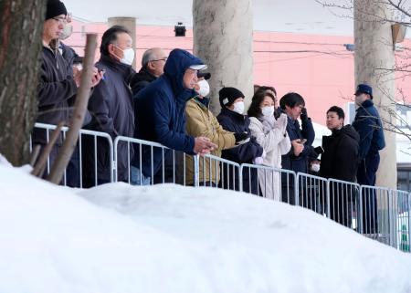 首相「日本強く」 野党は解散批判