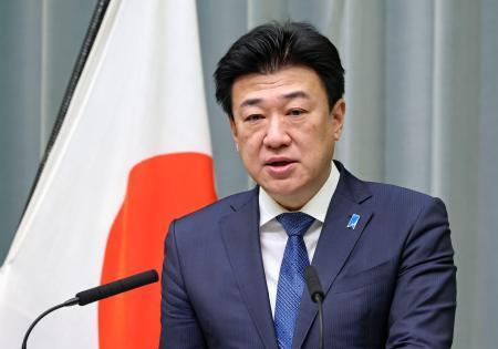 普天間返還合意に変更なし　官房長官、米中佐の論説巡り