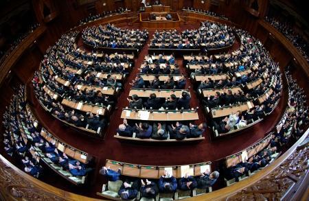 中道「巨大与党の横暴許さず」　一部野党は政権協力を示唆