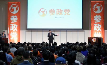 　都内で開かれた参政党大会＝８日午後、東京都千代田区