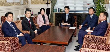 　国会内で開かれた、中道改革連合、立憲民主党、公明党３党の幹事長会談＝２４日午前