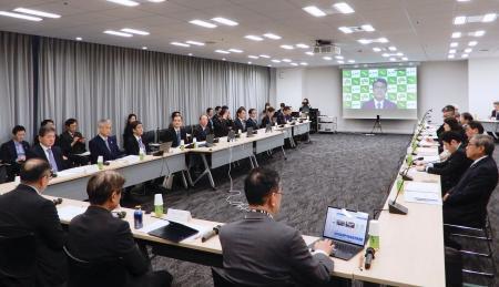 　給付付き税額控除の制度設計を担う「社会保障国民会議」の有識者会議＝９日午後、東京都港区