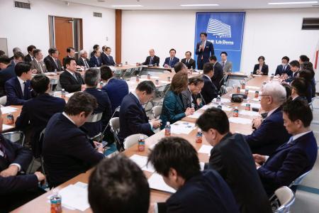 　自民党本部で開かれたイラン情勢に関する関係合同会議＝９日午後、東京・永田町