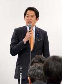 　名古屋市で開かれた自民党の会合であいさつする小林政調会長＝１８日午前