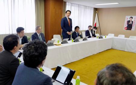 　党本部で開かれた自民党の政調審議会＝１４日午前、東京・永田町
