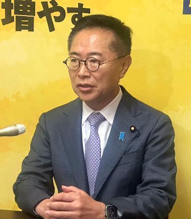 　記者会見する国民民主党の古川国対委員長＝２７日午前、国会