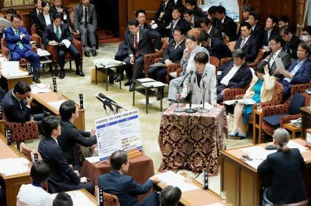　衆院予算委で答弁する高市首相＝４日午前