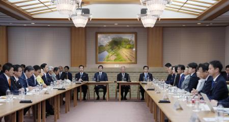 　５月１５日、衆院議長公邸で開かれた皇族数確保策に関する全体会議