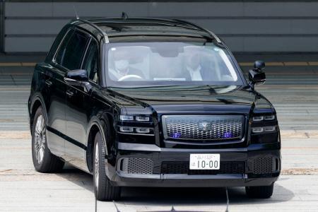 　トヨタ自動車の最高級ブランド「センチュリー」のＳＵＶに新調された高市首相が移動で使う専用車＝２２日午前、首相官邸