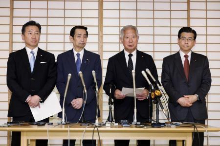 　森衆院議長（右から２人目）ら衆参両院の正副議長＝６月２５日、衆院議長公邸