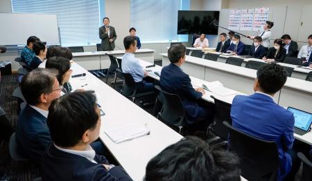 　国会内で開かれた、中道改革連合の皇族数確保策を巡る検討本部の会合＝８日午後