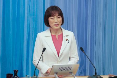 　講演する共産党の田村委員長＝１８日午後、東京都渋谷区の党本部