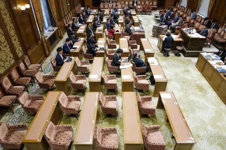 　与党の審議強行を受け、野党が欠席した衆院政治改革特別委＝７月