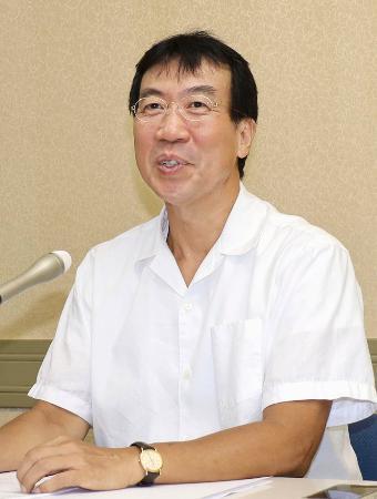 　福岡市長選への立候補を表明した渡辺久也氏＝２６日午前、福岡市