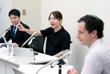 　チームみらいが開催したＡＩに関する超党派の勉強会で発言する安野党首（中央）＝２日午後、国会