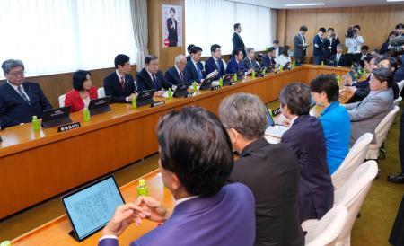 　自民党総務会＝６日午前、東京・永田町の党本部