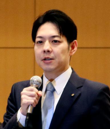 　北海道副首都推進会議であいさつする鈴木直道知事＝１５日午前、札幌市