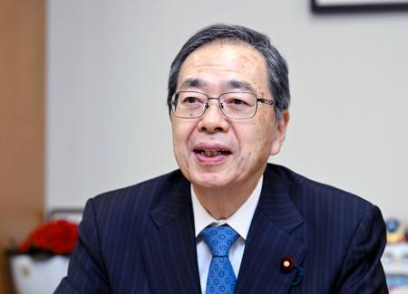 　インタビューに答える公明党の斉藤鉄夫元代表