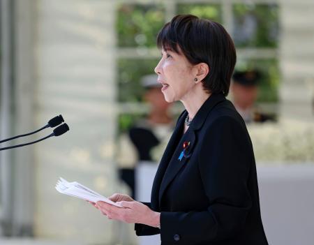 　自衛隊殉職隊員追悼式で追悼の辞を述べる高市首相＝１７日午前、防衛省（代表撮影）