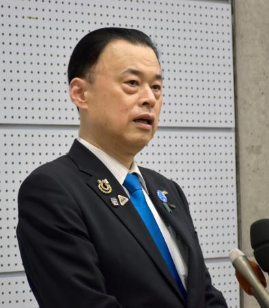 　公務に復帰し、取材に応じる島根県の丸山達也知事＝２５日午後、松江市