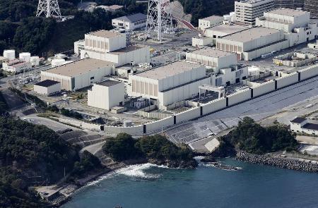 　宮城県の東北電力女川原発。手前が２号機