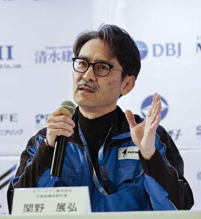 　小型ロケット「カイロス」３号機の打ち上げ中止について説明するスペースワンの関野展弘副社長＝４日午後、和歌山県串本町