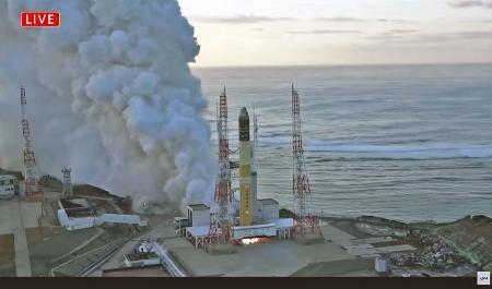 　１５日、鹿児島県の種子島宇宙センターで行われたＨ３ロケット６号機のエンジン燃焼試験（ＪＡＸＡの中継から）