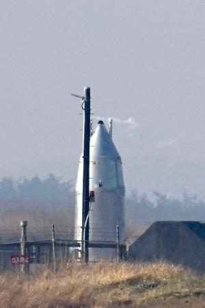 　飛行試験が中止された小型実験機「ＲＶ-Ｘ」＝３０日午前、秋田県能代市