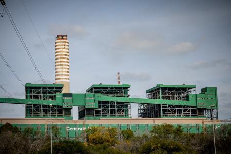 　イタリア南部ブリンディジ近郊にある石炭火力発電所＝２０２３年３月（ゲッティ＝共同）