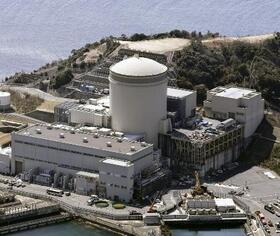 　関西電力美浜原発３号機＝２０２５年３月、福井県美浜町
