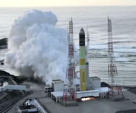 　３月、種子島宇宙センターでエンジン燃焼試験をするＨ３ロケット６号機（ＪＡＸＡの中継から）