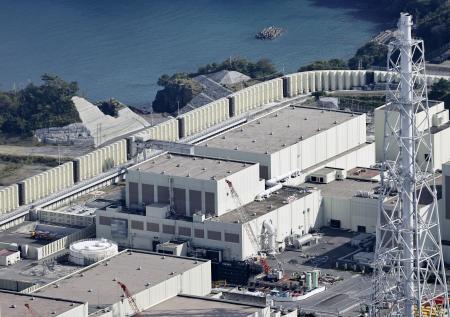 　宮城県の東北電力女川原発２号機（共同通信社機から）